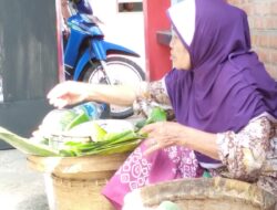 Pecel lesehan Mbah Suwarni 70 tahun | Kudus Jawa Tengah