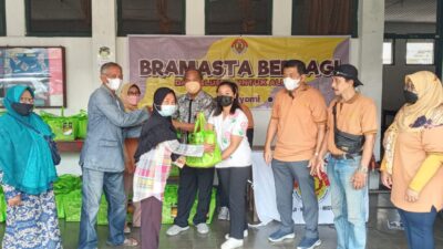 Bramasta Berbagi sembako untuk sesama
