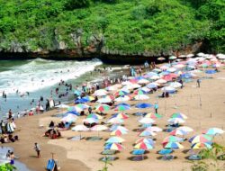 Bayar Retribusi Sekali , Bisa Nikmati Belasan Indahnya Pantai di Gunungkidul