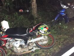 Hindari Kendaraan Lain, Yamaha Vega di Sundul Vixion