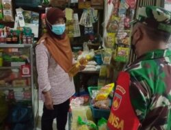 Anggota Koramil 09/Grogol Pantau Harga Dan Ketersediaan Migor Di Pasar Tradisional