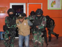 Pasukan Penanggulangan Teror Yonif Raider 100/PS Serbu Gedung BPBD Kota Binjai