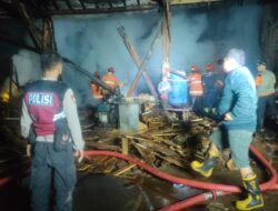 Oven Menyala Tiga Hari, Gudang Kayu Milik Warga Ngawen Terbakar