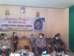 Anggota DPD RI Gusti Kanjeng Ratu Hemas Sambangi Lansia di Kapanewon Ponjong