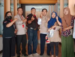 FKJR Bantu Biaya Pendidikan Kepada Siswa Kurang Mampu