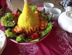 Meriahkan HUT RI Ke-77, Warga Pringluwang Kalurahan Bedoyo Ikuti Perlombaan Menghias Tumpeng