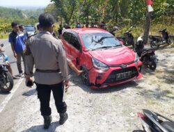 Gagal Nyalip, Pengendara Sepeda Motor Vario Adu Banteng Dengan Toyota Agya