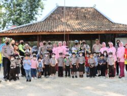 Sat Lantas Polres Gunungkidul Gelar Kegiatan Polisi Sahabat Anak di Telaga Jonge Kapanewon Semanu