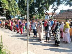 Menuju Sekolah Dasar Bersih Sehat, SD Negeri 2 Tahunan Bersama Mahasiswa PPL UNISNU Jepara Gelar Kerja Bakti