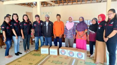 FKJR Bersama Yogyakarta Berbagi dan Baitulmaal Muamalat, Serahkan Bantuan Sosial Kepada Puluhan Lansia dan Anak Yatim