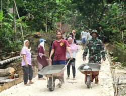 Satgas TMMD Reguler Ke-115 Kerjasama Dengan Warga Ringankan Pekerjaan Yang Berat