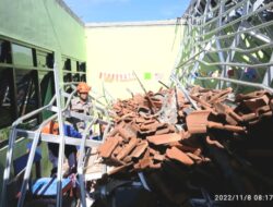 Atap Bangunan SD Muhammadiyah Roboh Saat Kegiatan Belajar Mengajar