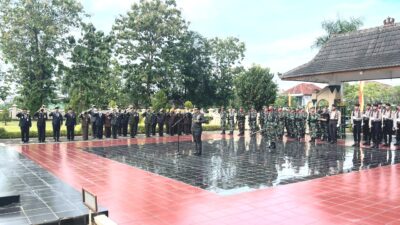 Peringati Hari Pahlawan, Dandim 0730/Gunungkidul Bersama Forkopimda Upacara Ziarah dan Tabur Bunga