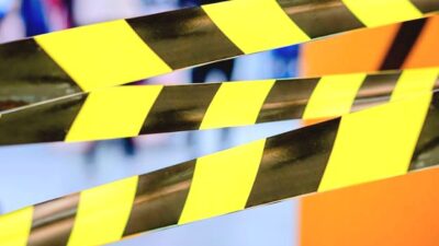 Alami Pecah Ban Depan, Truk Terperosok Ke Tegalan Milik Warga