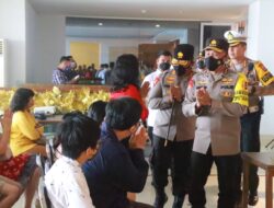 Jajaran Polda DIY Dampingi Irwasum Polri Lakukan Pengecekan Kembali Gereja dan Pospam Nataru di Wilayah DIY