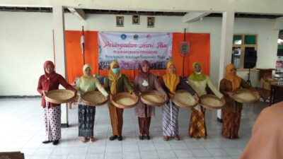 Lomba Ngintil Glepung Tiwul Warnai Peringatan Hari Ibu di Kalurahan Kedungkeris, Kapanewon Nglipar