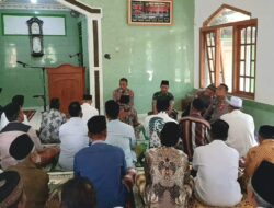 Bertujuan Membuka Diskusi dan Dialog Dengan Masyarakat, Kapolsek Playen Bersama Anggota Lakukan Safari Shalat Jumat
