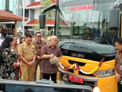4 Unit Bus Sekolah Gratis Resmi Diserahkan oleh Wagub DIY, Kadishub : Salah Satunya Untuk Menekan Angka Kecelakaan bagi Pelajar Gunungkidul