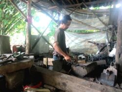 Eksisnya Kerajinan Pande Besi Tradisional Ditengah Minimnya Fasilitas Sarana Penunjang