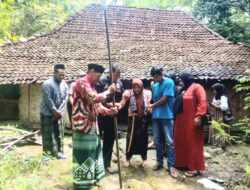 Tradisi Boyong Sesepuh Ny Eyang Dawud, Lansia Berusia 122 Tahun, Jelang Ramadhan 1444 H Kini Tempati Rumah Baru