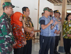 Serahkan Bantuan Pangan Cadangan Beras Pemerintah Tahap II, Bupati : Beras untuk Dimasak Bukan Dijual