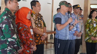 Serahkan Bantuan Pangan Cadangan Beras Pemerintah Tahap II, Bupati : Beras untuk Dimasak Bukan Dijual