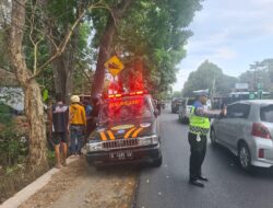 Dua Penumpang Dilarikan Ke Rumah Sakit Usai Avanza Yang Ditumpangi Alami Kecelakaan Tunggal di Jalan Umum Yogyakarta-Wonosari