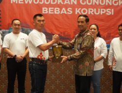 Hadiri Bimtek Keluarga Berintegritas, Bupati Sunaryanta Tekankan Birokrasi yang Bersih dan Jujur