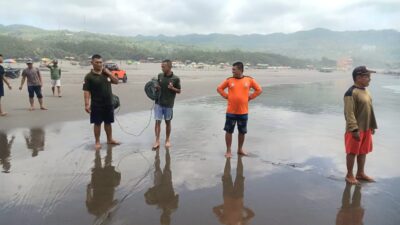 Bermain Air Terlalu ke Tengah, Santri Asal Surakarta Terseret Ombak Pantai Parangtritis