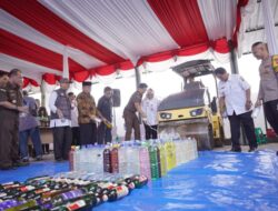Kejari Klaten Musnahkan Ribuan Botol Miras